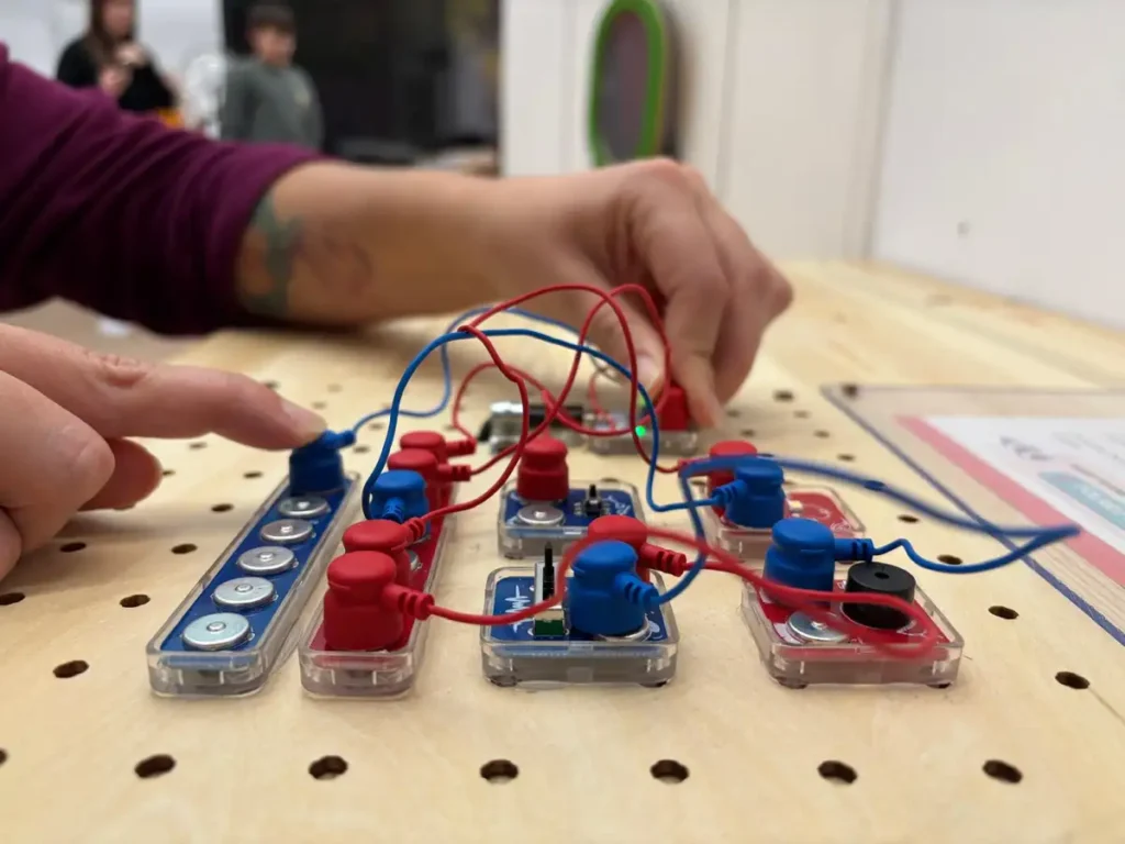 Hape x Museo dei Bambini: Un grande balzo STEM per il Sud Italia